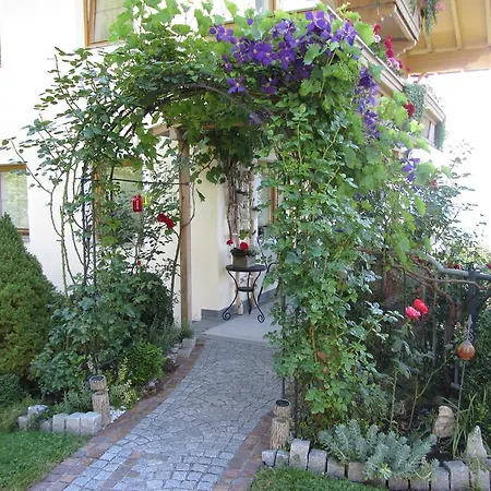 Neurauthof Guest house Zellberg