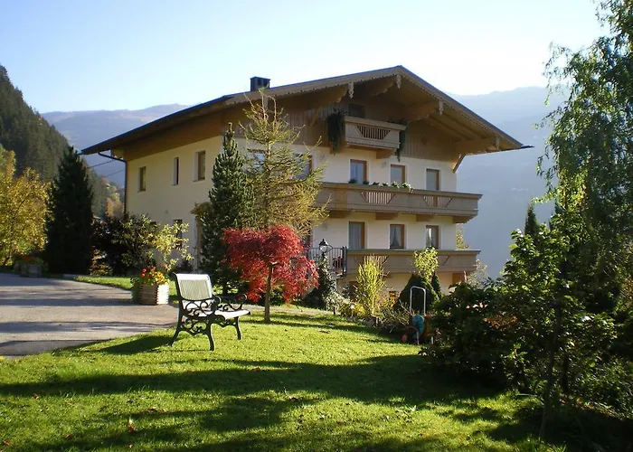 Neurauthof Guest house 4*