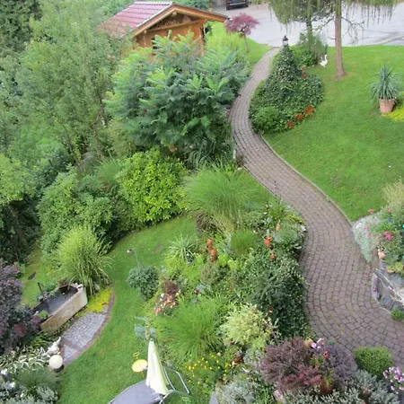 Neurauthof Konukevi 4*