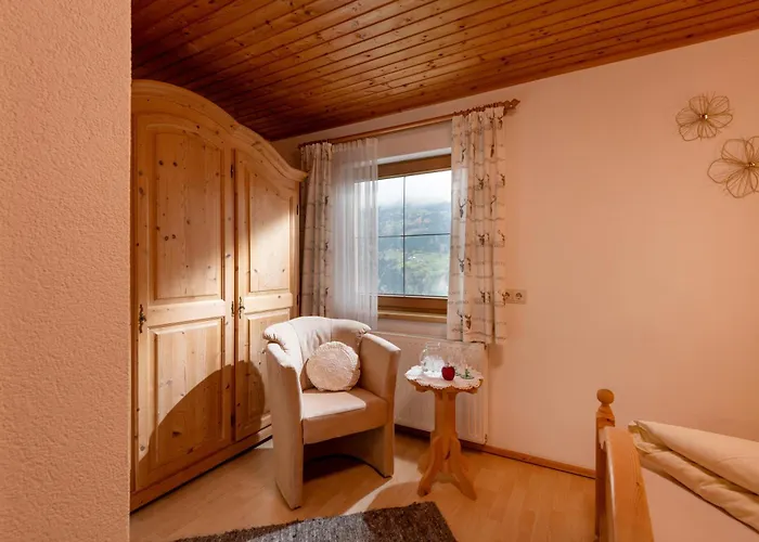Neurauthof 4*